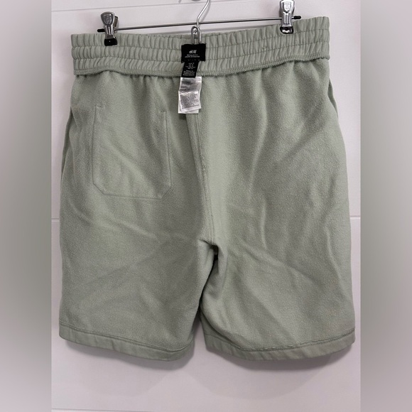 ✨New✨ H&M: Women’s Regular Fit Shorts- Size Medium - Picture 7 of 10